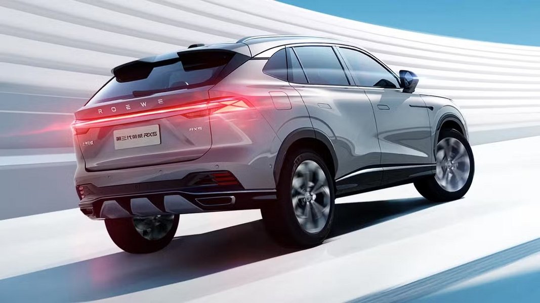 Roewe RX5 предлагают в бензиновой и гибридной версиях