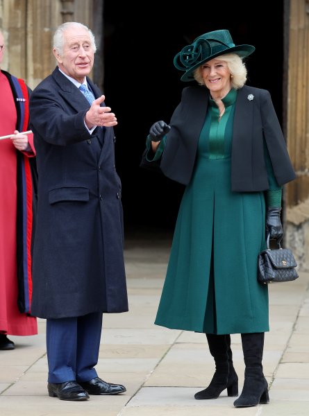 Король Чарльз ІІІ та королева Камілла на великодній службі