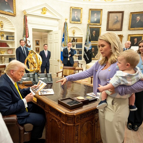 керолайн лівітт дональд трамп дитина