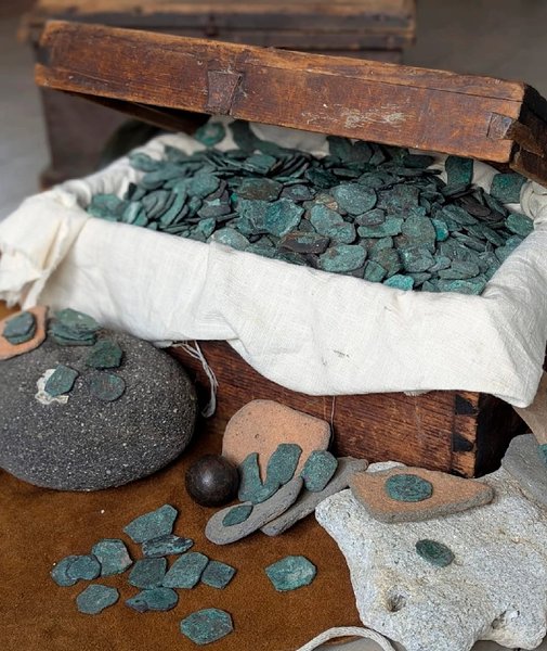 В США обнаружили монеты, которые столетия провели на морском дне