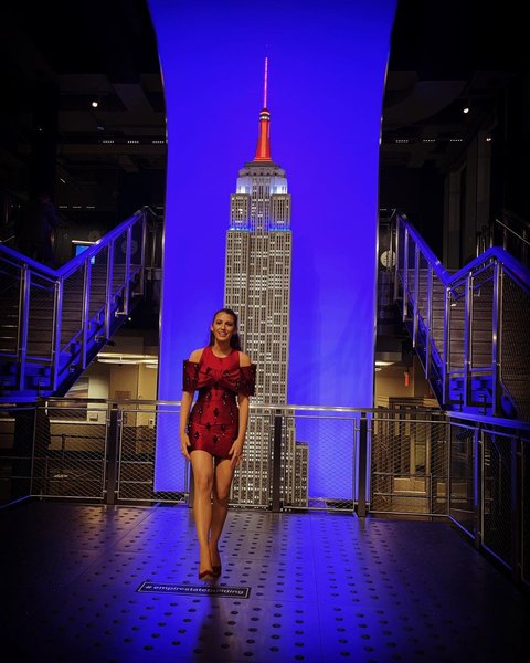 блейк лайвли, туфли маноло бланик, красные туфли