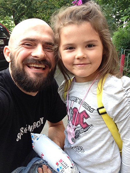 

Игорь Кретов: "Когда появляется ребенок, это сильно дисциплинирует. Ты понимаешь, что у тебя есть час-полтора, пока он спит, чтобы успеть переделать все дела"
