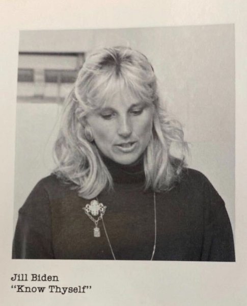 Фото Джилл Байден в школьном альбоме