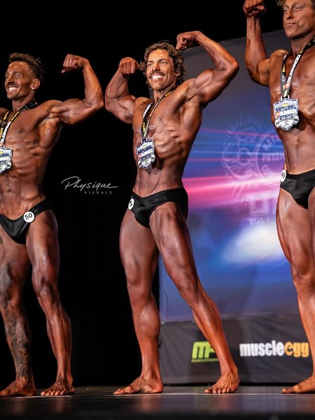 Внебрачный сын Шварценеггера одержал победу среди бодибилдеров