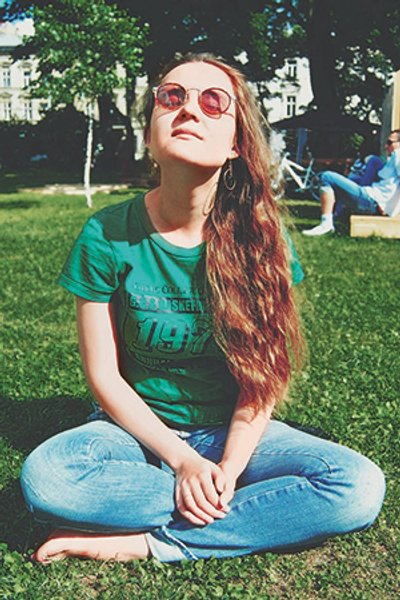 

Субъективные судьбы. Афина Черкезова предостерегает молодежь: нельзя старшее поколение стричь под одну гребенку
