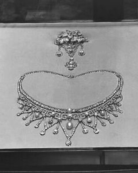 кейт міддлтон, тіара квітка лотоса, королівська тіара, образи кейт міддлтон, модний вихід кейт міддлтон, елізавета боуз-лайон