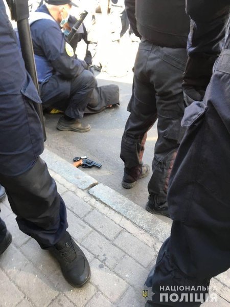 полиция на лгбт марше