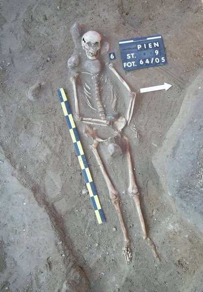 Похоронні звичаї мали захистити живих