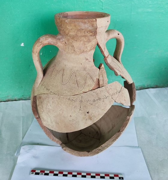 Глиняный кувшин