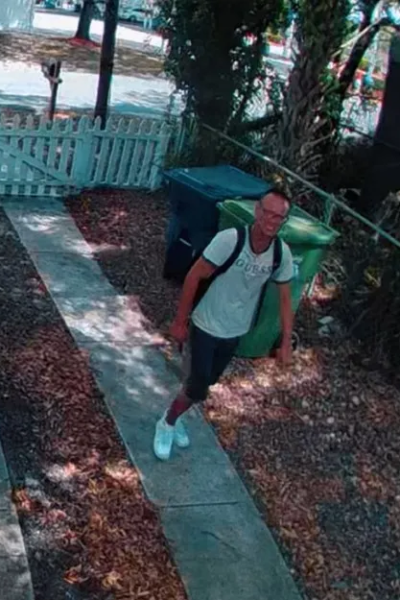 Пътешественик във времето, непознатият изчезна в плевнята Пътешественик във времето, непознат изчезнал в плевня, плевня, жилище под наем, любопитство, социални мрежи, мистериозен непознат