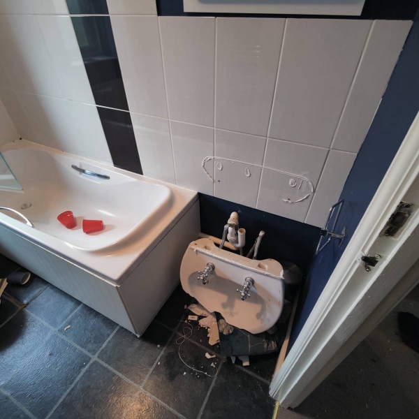 Будинок після орендарів Здача будинку в оренду, нерухомість, житло, відео, Велика Британія, скандал, Музінгайє Ндуна, Airbnb, тренди TikTok