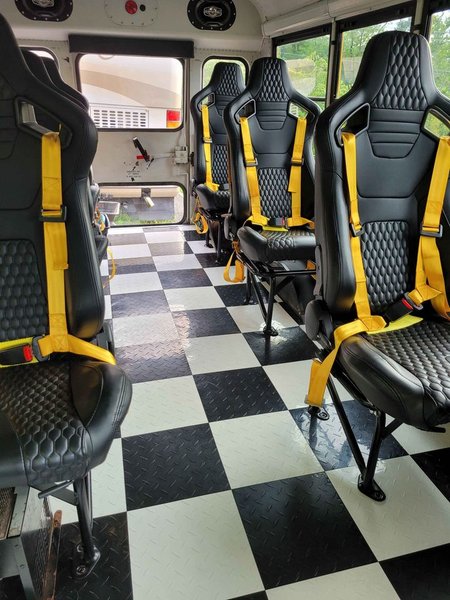 Шкільний автобус Chevrolet тюнінг