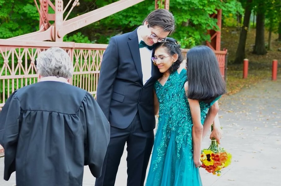 Сіамські близнючки в стосунках