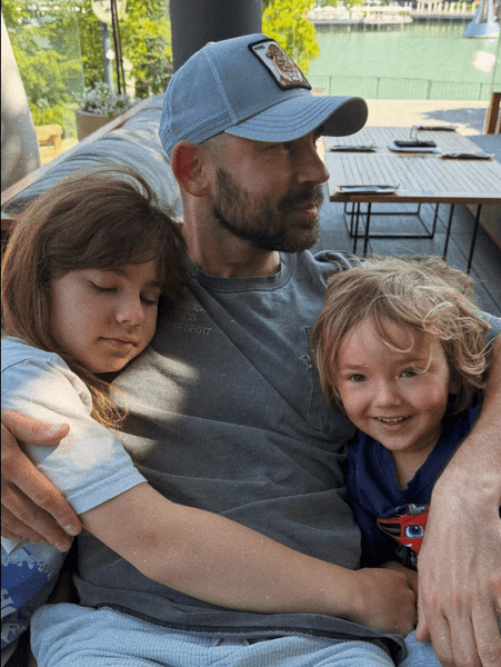 Андрей Бедняков продолжает воспитывать двоих детей совместно с экс-супругой