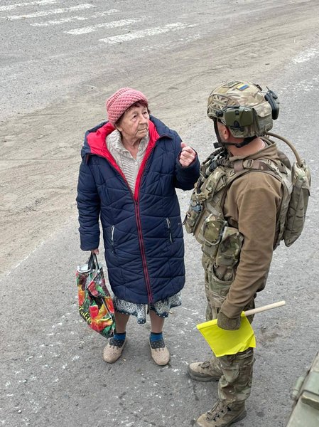 изюм, украинские военные, местные жители