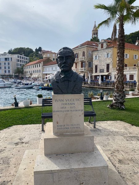 Памятник Ивану Вучетичу