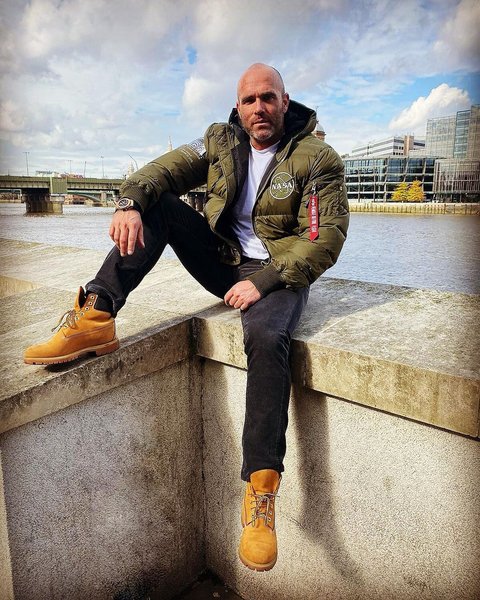 телохранитель звезд, саймон ньютон