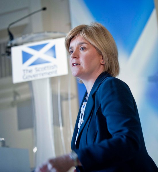 Перший міністр Шотландії Нікола Стерджен, стрижні,
