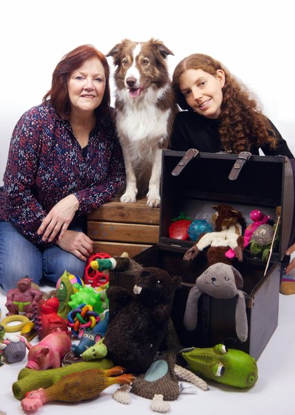 собака, іграшки, жінки, фото