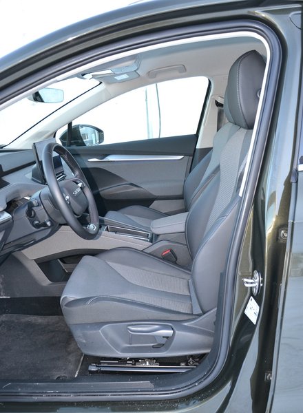 передні сидіння Skoda Enyaq