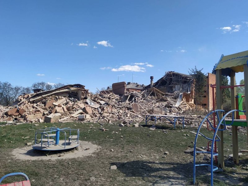 Последствия авиаудара ВС РФ по селу Лизуновка в Черниговской области