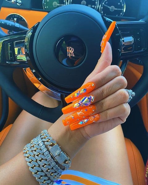 маникюр в цвете оранж - тренды