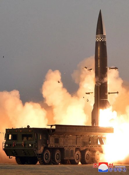запуск баллистической ракеты КНДР KN-30