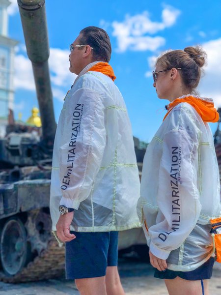 куртка з парашута, збитий льотчик, збитий російський льотчик, війна в Україні