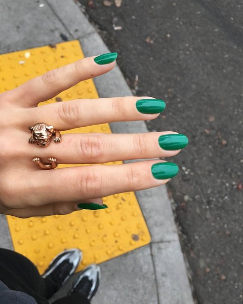 модный маникюр, зеленый маникюр, тренды маникюра, маникюр 2022