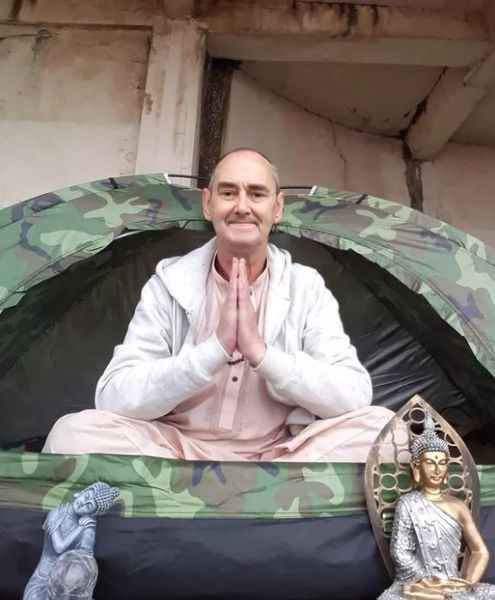 Сухино Мудхита из Фолкстона отказался от всего и хочет жить на берегу моря, стиль жизни, жилье