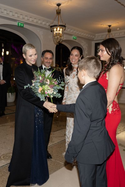 княгиня шарлін, княгиня монако, різдвяний бал, новорічний образ, модний вихід