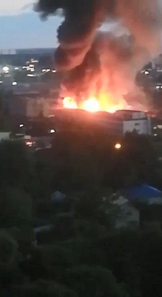 пожежа в Хімках, пожежа під Москвою, відкритий вогонь під час пожежі