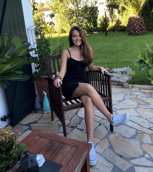 Момичето глътна четка за зъби Момичето погълна четка за зъби, четка за зъби, задави се с храна, те извадиха четка за зъби, започнаха да се задавят, изненада лекарите