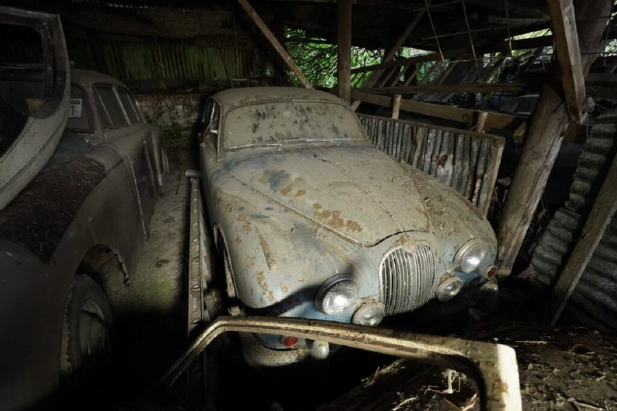 Заброшенные авто, коллекция авто, британские авто, ретро-авто, Bentley Mark VI, Jaguar XK140