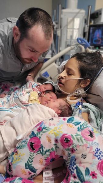 Женщина родила тройняшек, но забыла об этом после родов, что с ней произошло, кесарево сечение