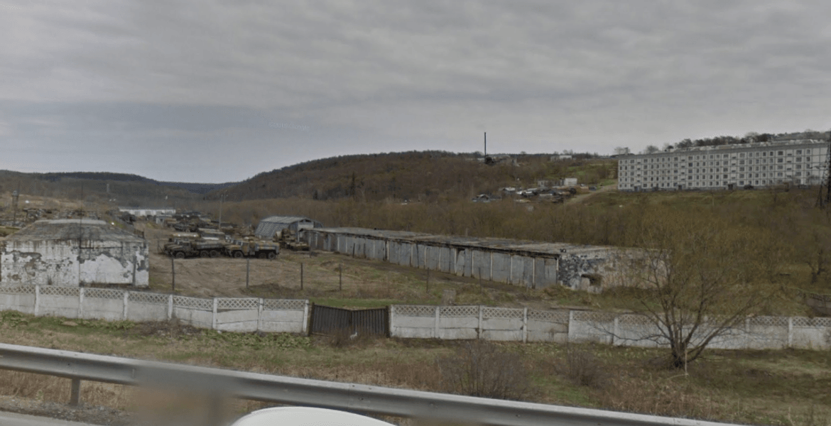 База біля Южно-Сахалінська