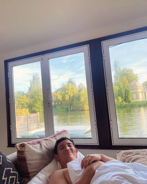 Вместо аренды, молодая пара живет на острове, чтобы экономить деньги на аренде, жилье, нестандартные объекты недвижимости