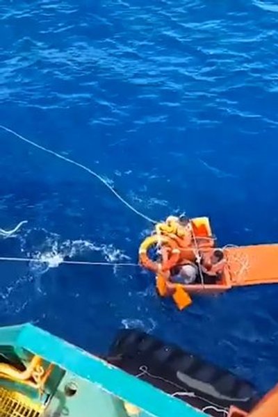 Ящики для льда спасли рыбаков, Малайзия