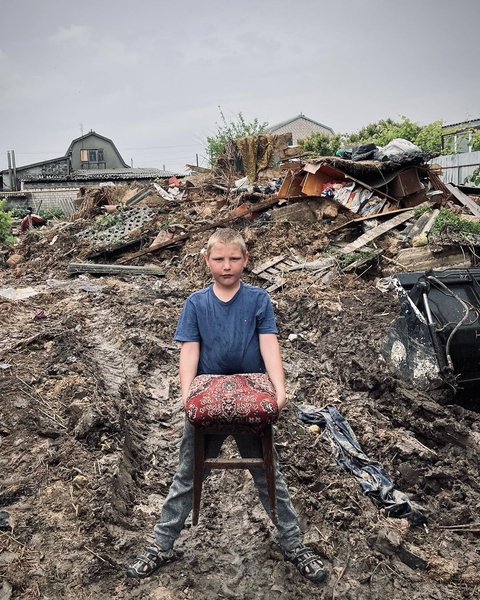 Ребенок, оставшийся без дома, наводнение, каховская гэс,