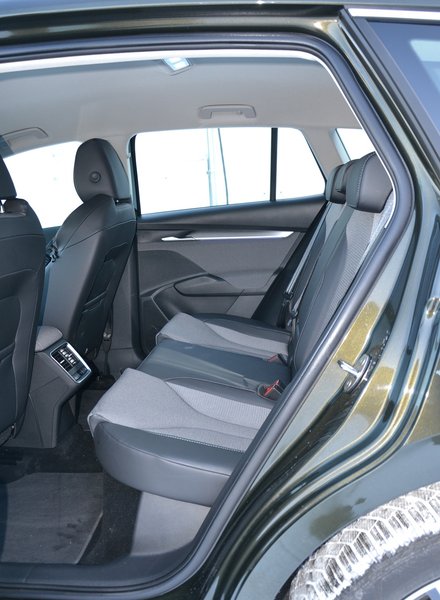 задні сидіння Skoda Enyaq