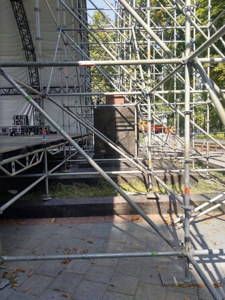 Мариинский парк, могилы