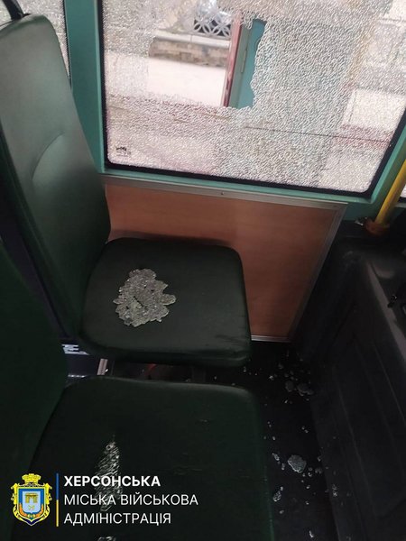 В Херсоне под вражеский обстрел попал общественный транспорт