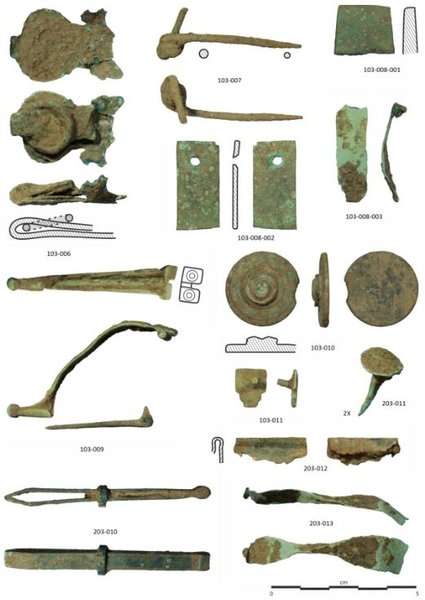 Під час розкопок археологи знайшли металеві артефакті