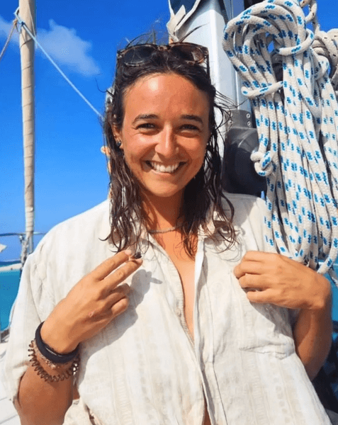 Млада жена на яхта тръгна на тригодишно околосветско пътешествие.