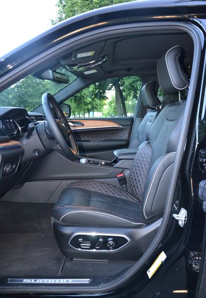 передние сиденья Jeep Grand Cherokee, Jeep Grand Cherokee, новый Jeep Grand Cherokee, Jeep Grand Cherokee в Украине