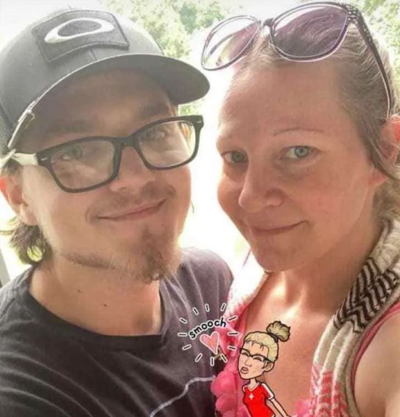 Большая разница в возрасте, отношения матери 7 детей с лучшим другом ее сына, интересные истории