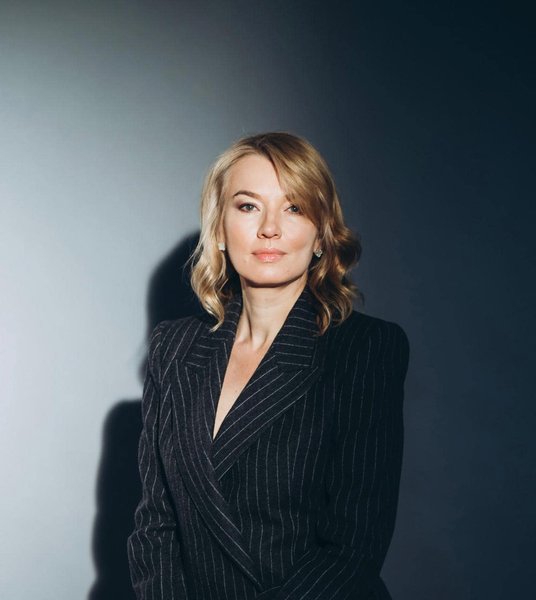 Олена Шуляк носить брендові сережки за тисячі євро