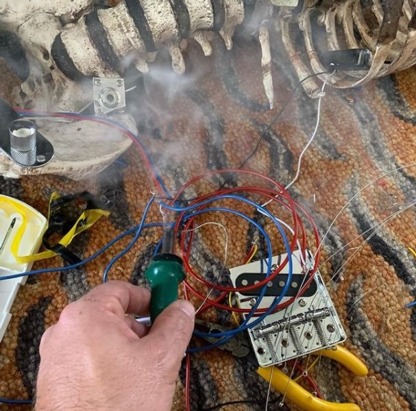 гитара, дядя, скелет