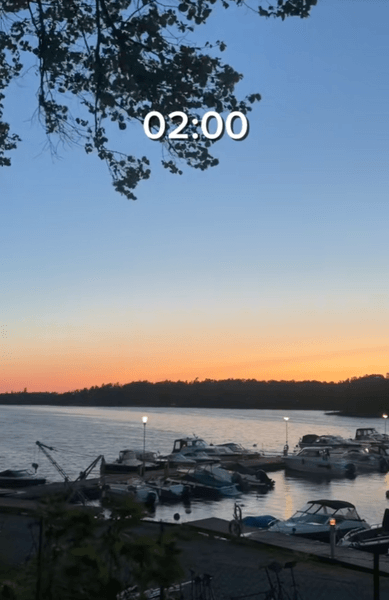 В северной Швеции наступил сезон полуночного солнца, который удивляет туристов и блогеров