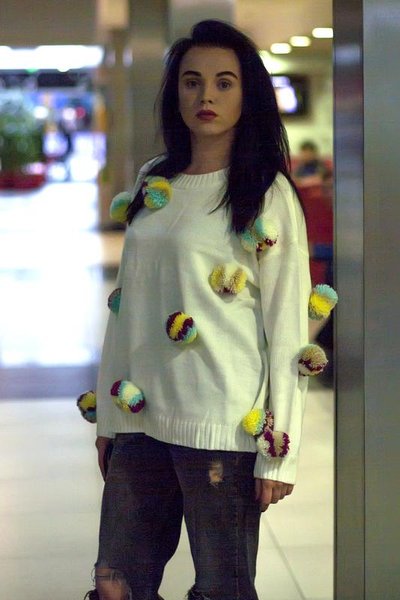 свитер с декором, модный свитер, тренды свитер 2022